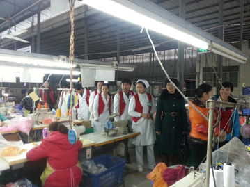 驅車送醫到工廠 真情服務為老人——自治區人民醫院團委組織青年醫務人員赴馬山縣開展學雷鋒義診活動